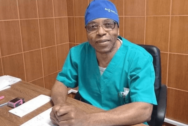 Cine este medicul care trebuia să-l opereze pe tânărul mort de peritonită. S-a născut în Congo și a fost fan Băsescu