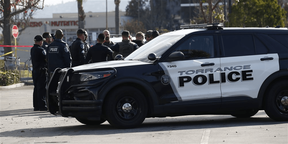 Trei persoane împuşcate mortal și patru răniţi într-un cartier de lux din Los Angeles