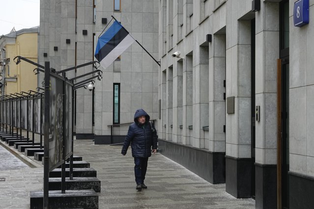 Estonia continuă tensiunile cu Rusia, anunţând expulzarea ambasadorului / Lituania se raliază