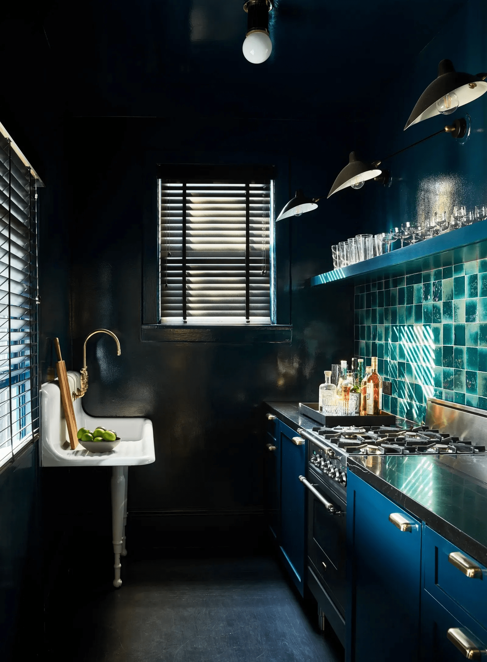 Cum să zugrăvești o cameră: 10 pași pentru a picta pereții ca un zugrav profesionist