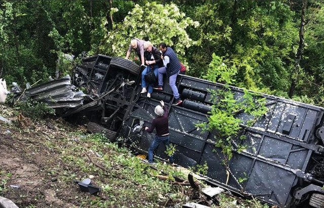 Şapte români, între trei care copii, au fost răniţi în accidentul de autocar din Italia