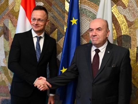 „vom continua să insistăm ca standardele duble să nu fie aplicate. Bulgaria îndeplineşte în mod obiectiv criteriile”