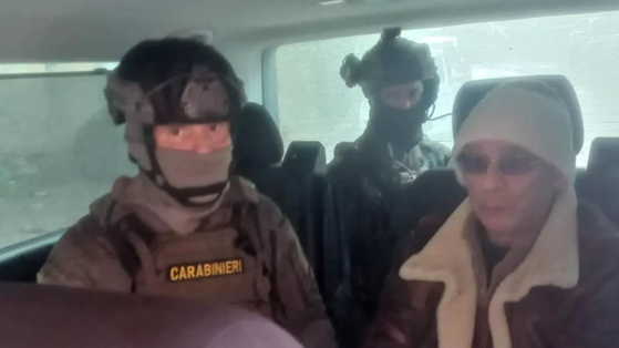 Imaginea articolului Cel mai căutat şef al mafiei din Italia a fost arestat. Poliţiştii îl căutau de 30 de ani