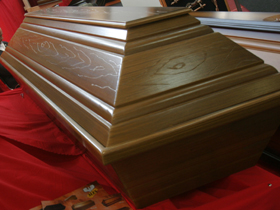 Imaginea articolului Cel puţin 100 de sicrie şi urne au ajuns într-un pârâu după o alunecare de teren în Italia