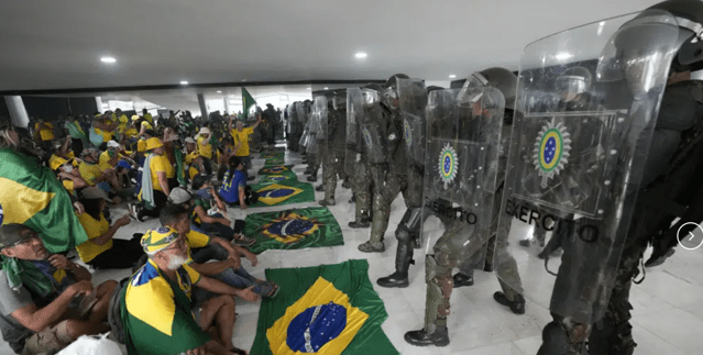 Autorităţile braziliene deţin controlul asupra instituţiilor centrale atacate de protestatari