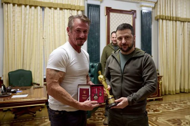 Sean Penn va prezenta în premieră un documentar cu Zelenski la Festivalul de film de la Berlin