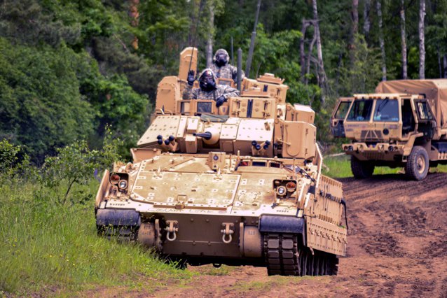 Biden confirmă că SUA ia în considerare trimiterea de vehicule blindate de luptă Bradley în Ucraina