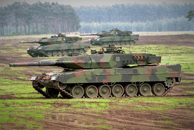 Ministrul german de Externe Annalena Baerbock a vizitat Ucraina. Ea promite ucrainenilor arme şi ajutoare financiare, dar nu a menţionat că Germania ar intenţiona să livreze tancuri Leopard 2