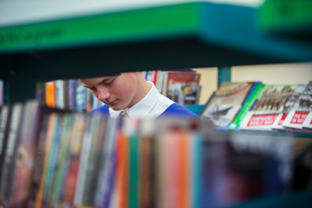 Profesorii din Florida care nu scot cărţile din bibliotecile din clase riscă să fie urmăriţi penal