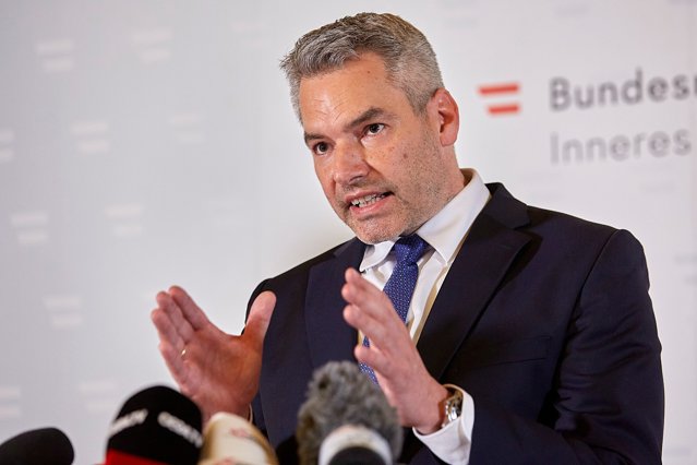 ar face bine să renunţe la discursul antieuropean