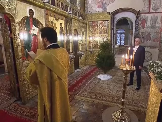 VIDEO Vladimir Putin, singur la slujba de Crăciun