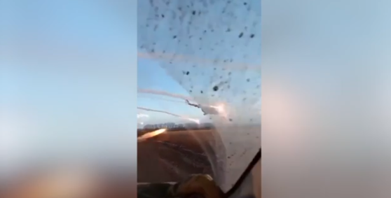Imaginea articolului Zborul razant al unui Mi-8 ucrainean aproape loveşte un vehicul civil