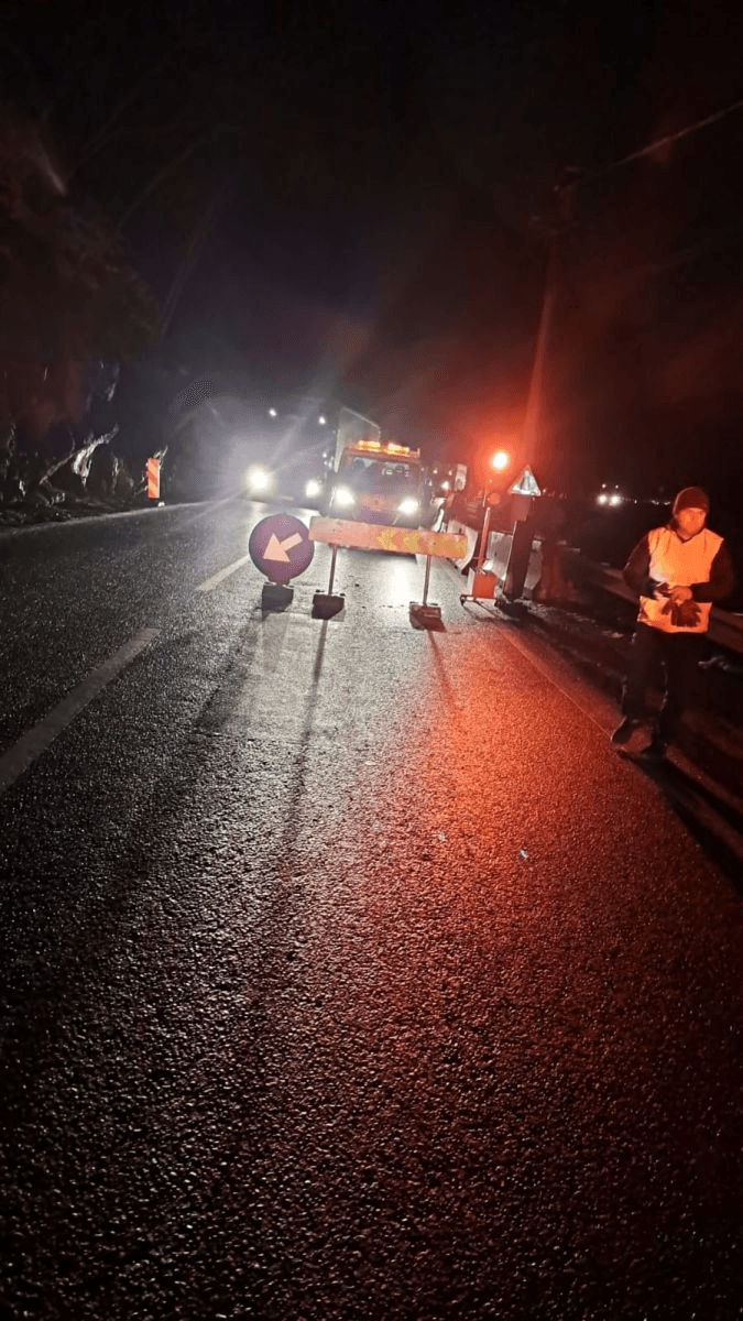 Fisuri pe DN7-Valea Oltului, între Lazaret şi Boiţa