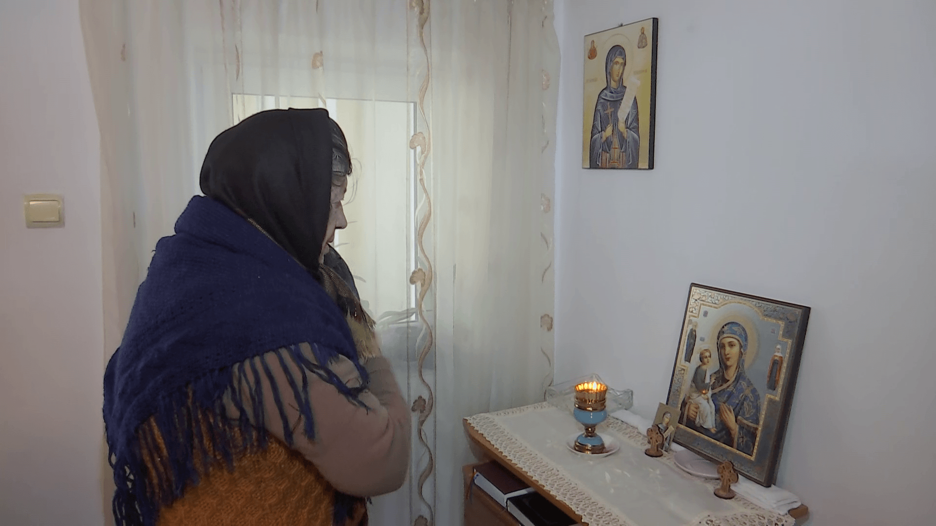 Misterul icoanelor care plâng, de la Săgeata. „Am stat o oră în rugăciune, timp în care a curs continuu mir” VIDEO