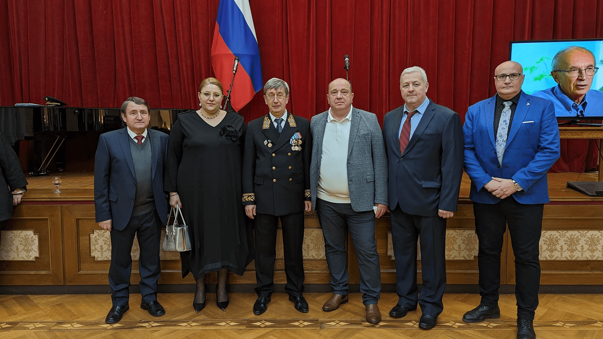 Șoșoacă, din nou la Ambasada Rusiei. Expoziție de fotografii dedicate „Operațiunii Militare Speciale a Rusiei în Ucraina”