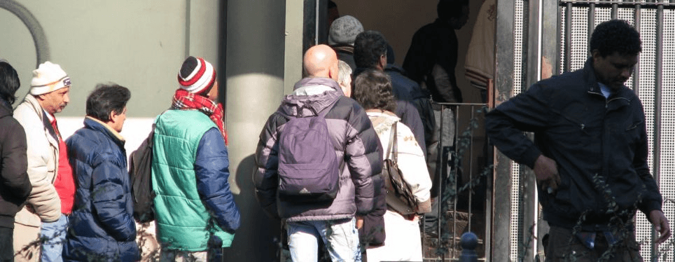 Cât de greu își câștigă banii românii din Italia. Adevărul și suferința din spatele succesului de peste hotare
