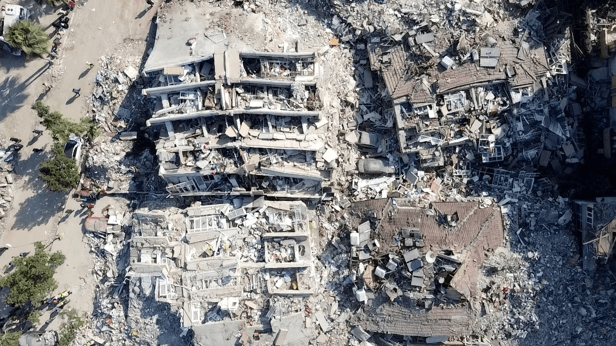 Qatarul va trimite în Turcia 10.000 de containere modulare folosite în timpul Cupei Mondiale
