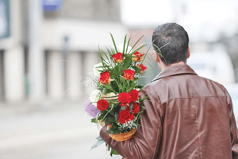 Valentine’s Day îi pune pe români la cheltuială în funcție de buget. Ce cadouri aleg îndrăgostiţii