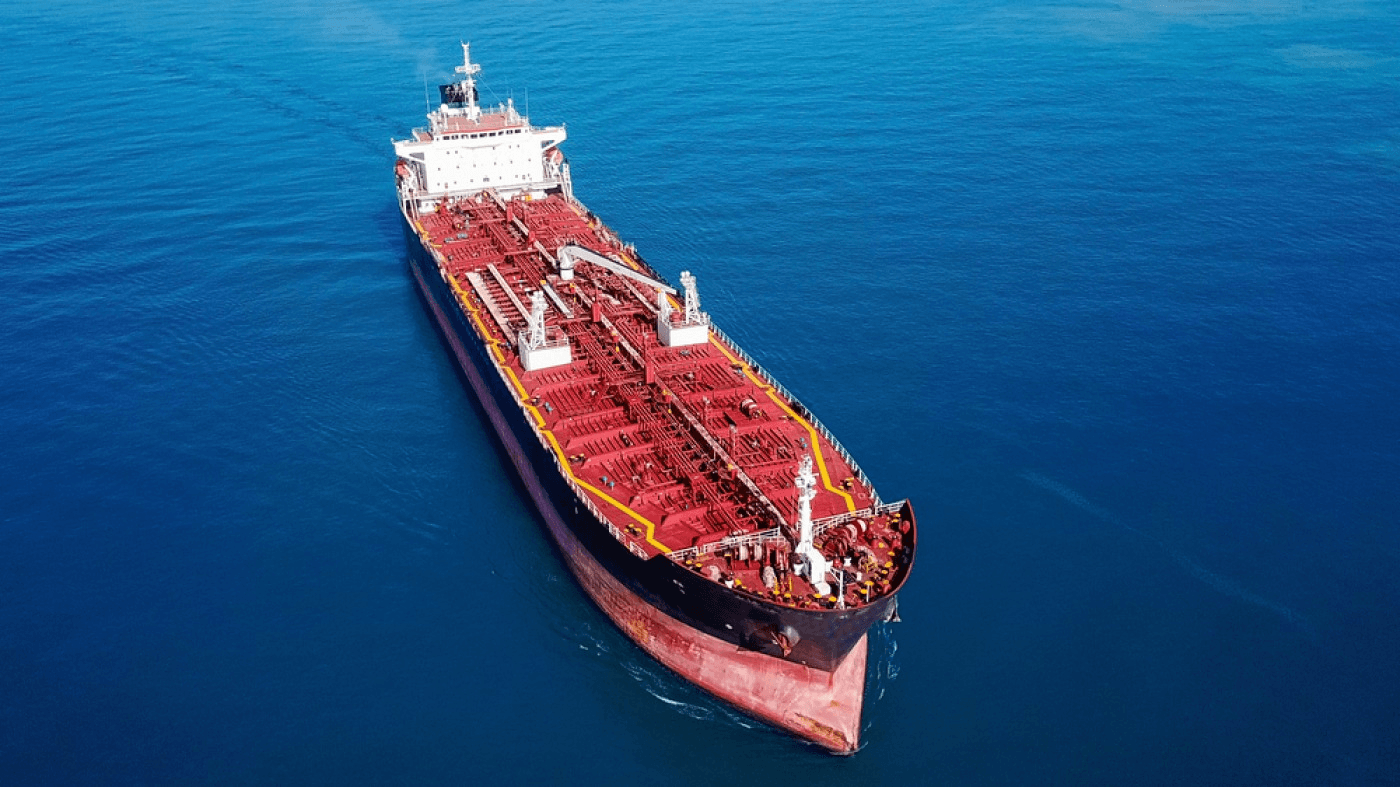 Politico: UE discută despre impunerea primelor sancțiuni pentru nerespectarea embargoului împotriva produselor petroliere rusești