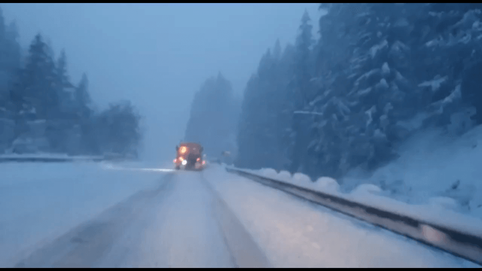 VIDEO Urgia albă s-a dezlănțuit în Suceava, unde au căzut ninsori abundente 24 de ore
