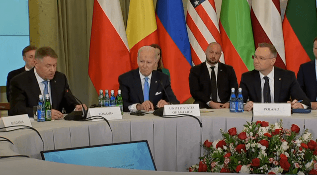 Cei din jurul mesei ştiu „mai bine decât oricine” care este miza în Ucraina