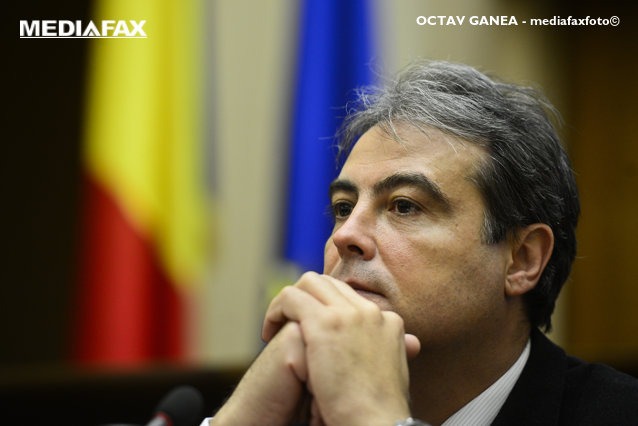 „Filosofia politică a României se bazează pe orice compromis cu preţul menţinerii statului”