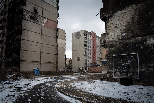 Ucraina protejează arta. Picturile murale ale celebrului Banksy au primit huse rezistente la şocuri