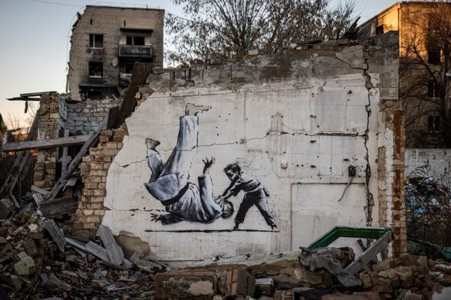 Ucraina emite un timbru poştal care reproduce o pictură murală a lui Banksy