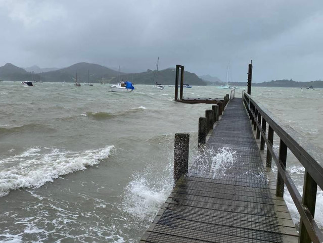 Furtuna Gabrielle. Mii de persoane fără curent electric pe Insula de Nord a Noii Zeelande