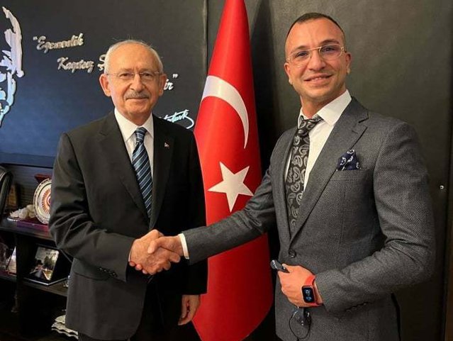 Autorităţile turce reţin antreprenori pentru construcţia clădirilor care s-au prăbuşit