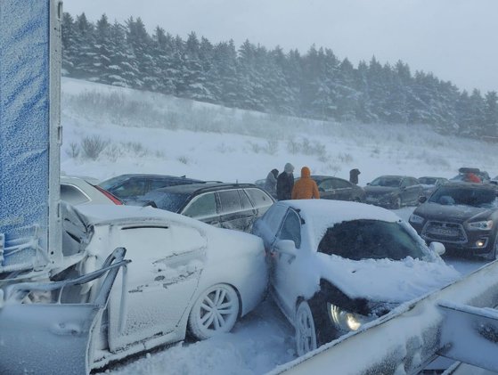 Imaginea articolului În Cehia şi Slovacia, viscolul a perturbat traficul şi a întrerupt curentul electric