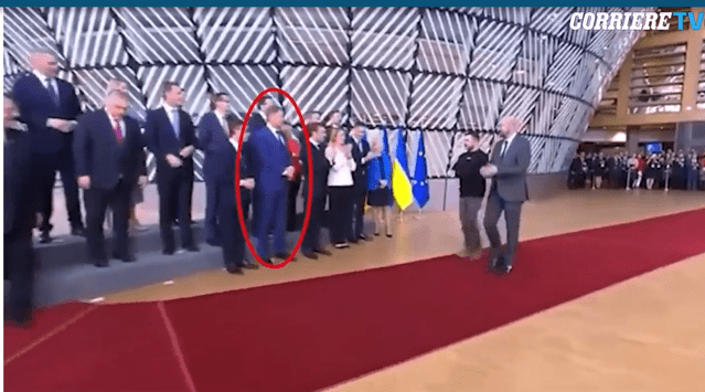 Iohannis şi Orban nu l-au aplaudat pe Zelenski, când a sosit pentru fotografia de grup cu liderii UE