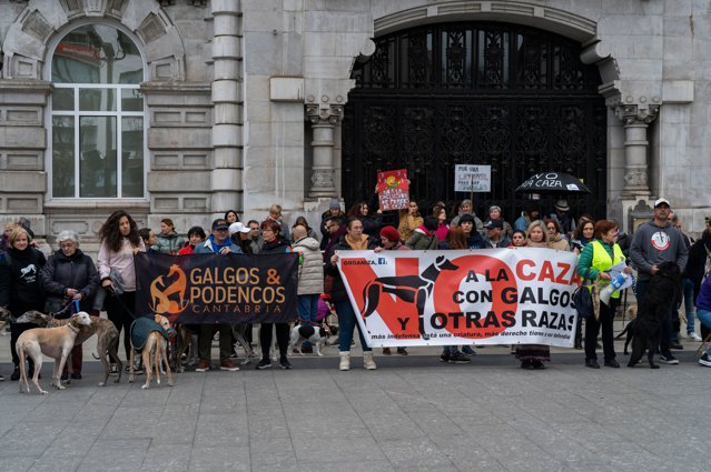 Congresul Spaniei exclude câinii de vânătoare din noua lege privind drepturile animalelor. Activiştii au protestat împotriva deciziei