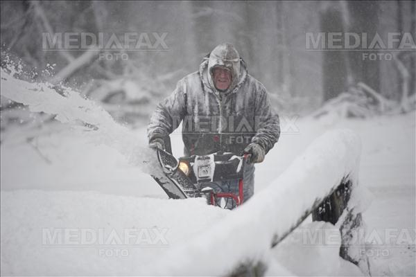 numeroase case au fost distruse, mai mulţi oameni au fost răniţi