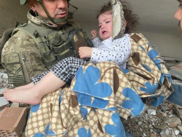 11.119 răniţi şi 1.651 de morţi, peste 900 decese în Siria / 7 zile de doliu naţional in Turcia / 45 de state oferă sprijin