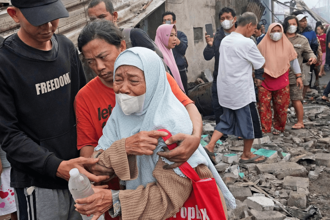 Incendiu în Indonezia: cel puțin 16 morți, după ce flăcările s-au extins în cartoere populate VIDEO
