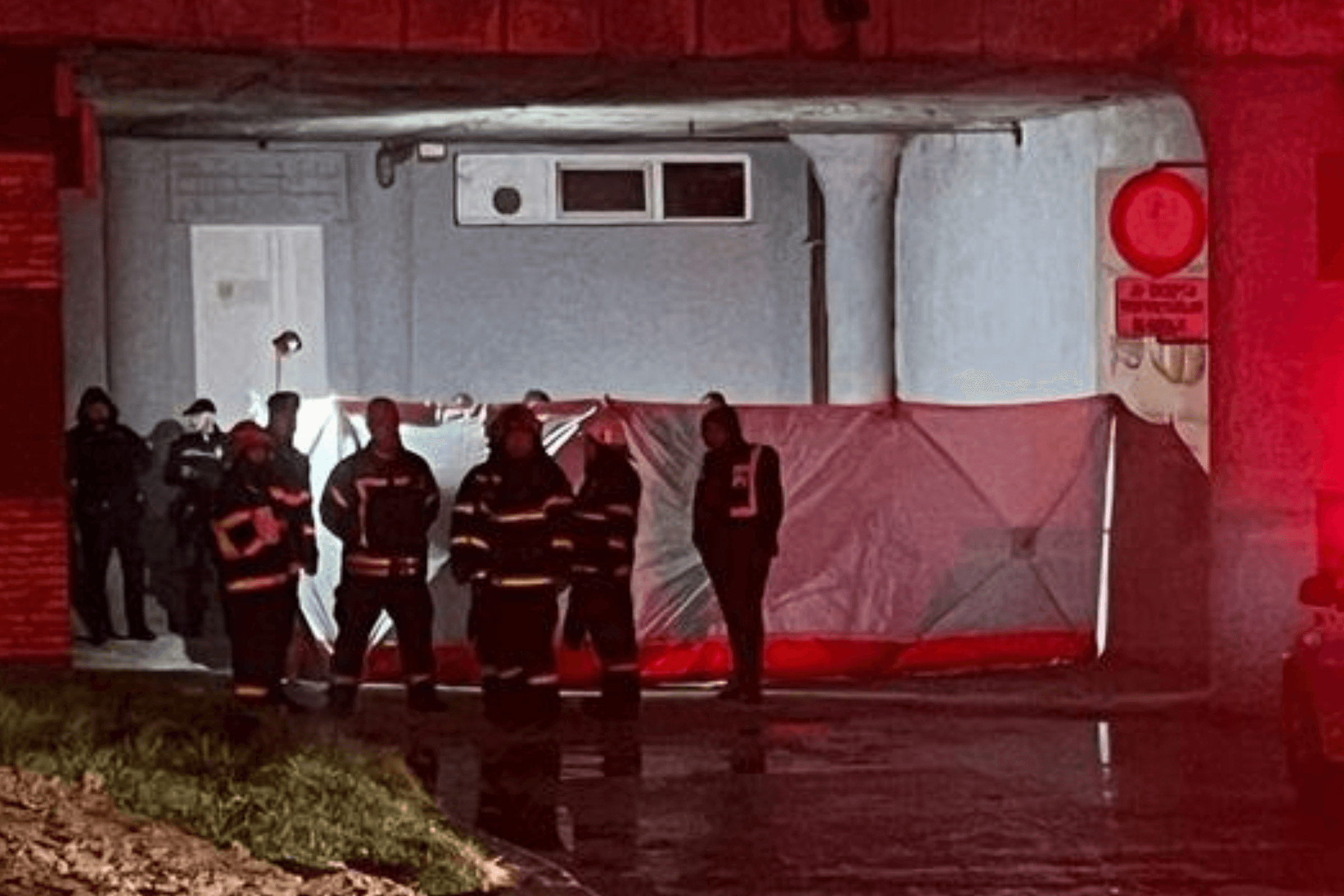 O persoană a murit arsă de vie într-un gang din centrul municipiului Oradea FOTO