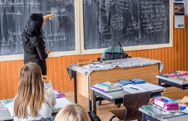 Tinerii fug de cariera didactică: media de vârstă a profesorilor, tot mai mare