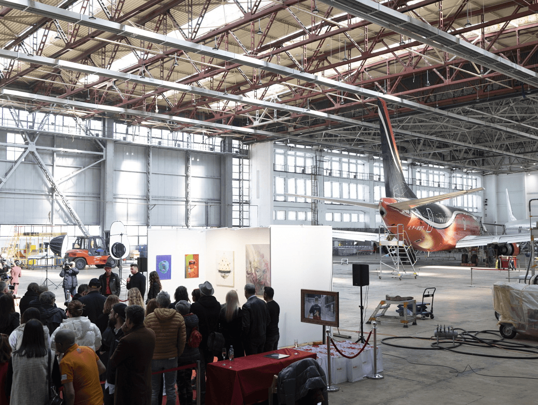 Peste 70 de artiști și 25 de galerii la cel mai mare târg internațional de artă contemporană din România