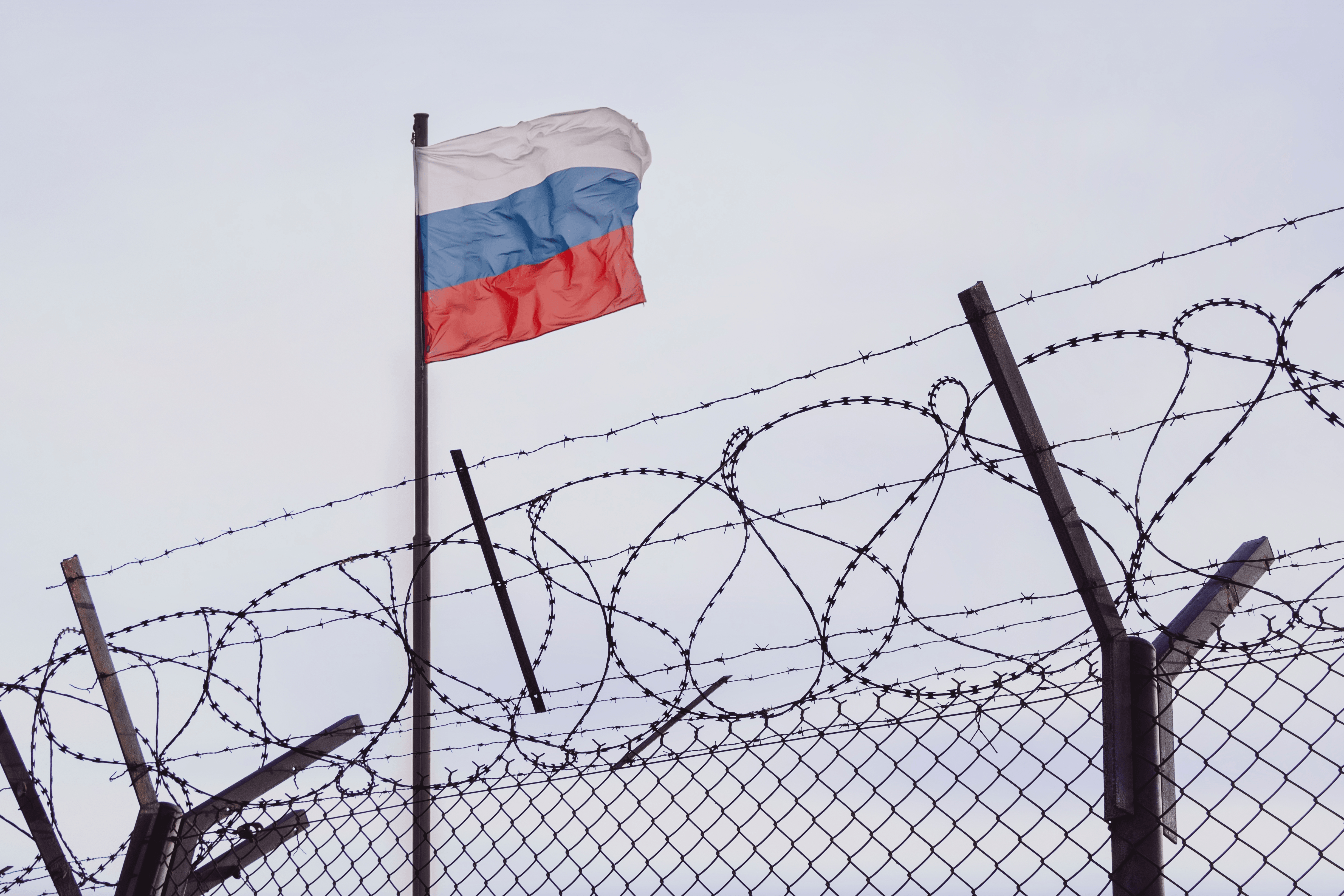 Firmele care îşi vând afacerile din Rusia, obligate să doneze statului o parte din prețul vânzării