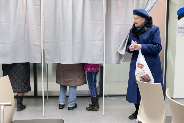 Estonia votează între un guvern pro-Kiev şi unul care vrea să profite de furia provocată de scumpiri