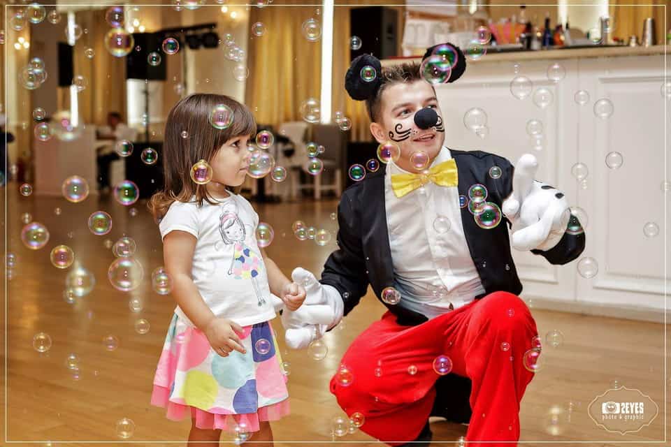 Incanta-ti copiii cu animatori petreceri copii