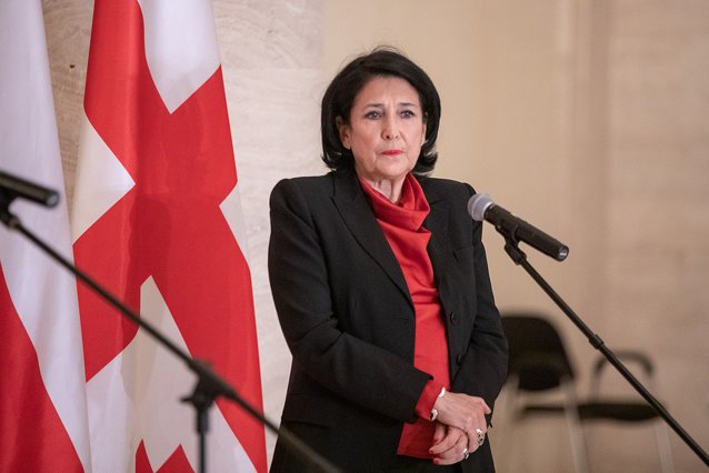 „guvernul are ultima şansă de a elimina ruptura cu populaţia şi de a arăta că nu există o putere rusă nedeclarată în Georgia”