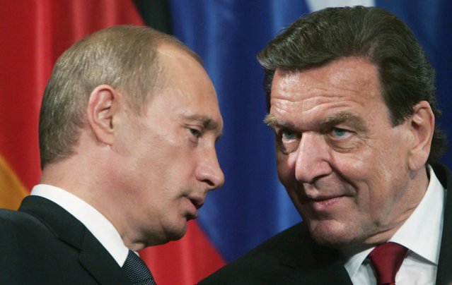 Gerhard Schröder, fost cancelar german şi prieten cu Putin, nu va fi dat afară din SPD în ciuda legăturilor cu Rusia
