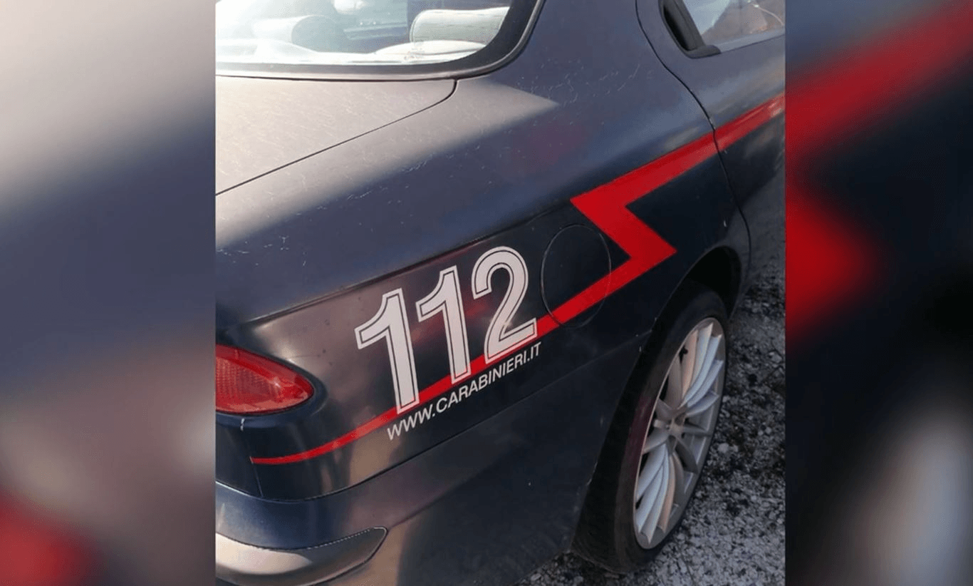 Un cuplu din Austria a rămas fără mașină, în Italia, din cauză că semăna cu cea a carabinierilor. Ce pedeapsă au primit cei doi soți