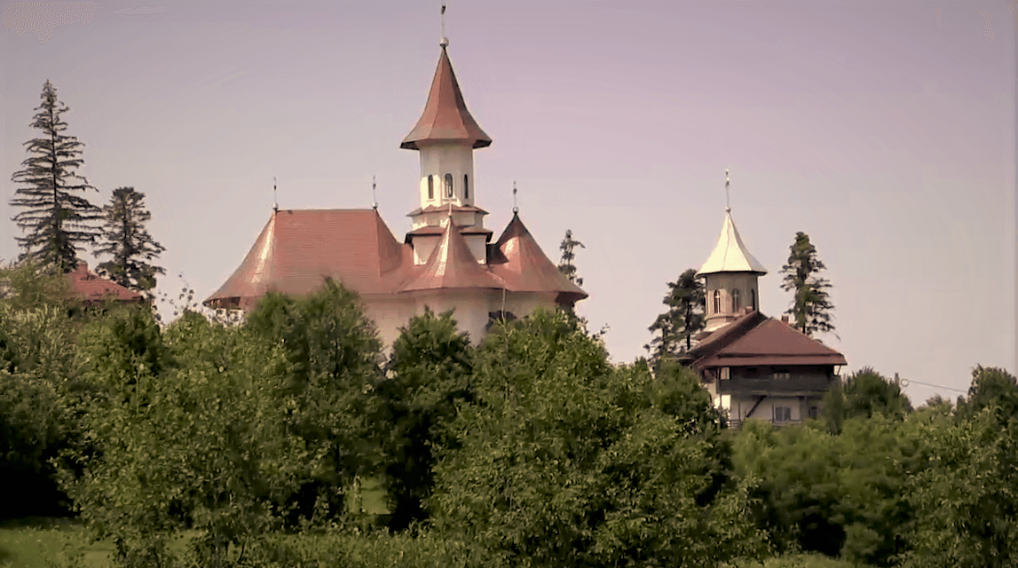 Mănăstirea Păiseni, situată într-un peisaj de poveste, nou obiectiv turistic și de pelerinaj în Bucovina FOTO