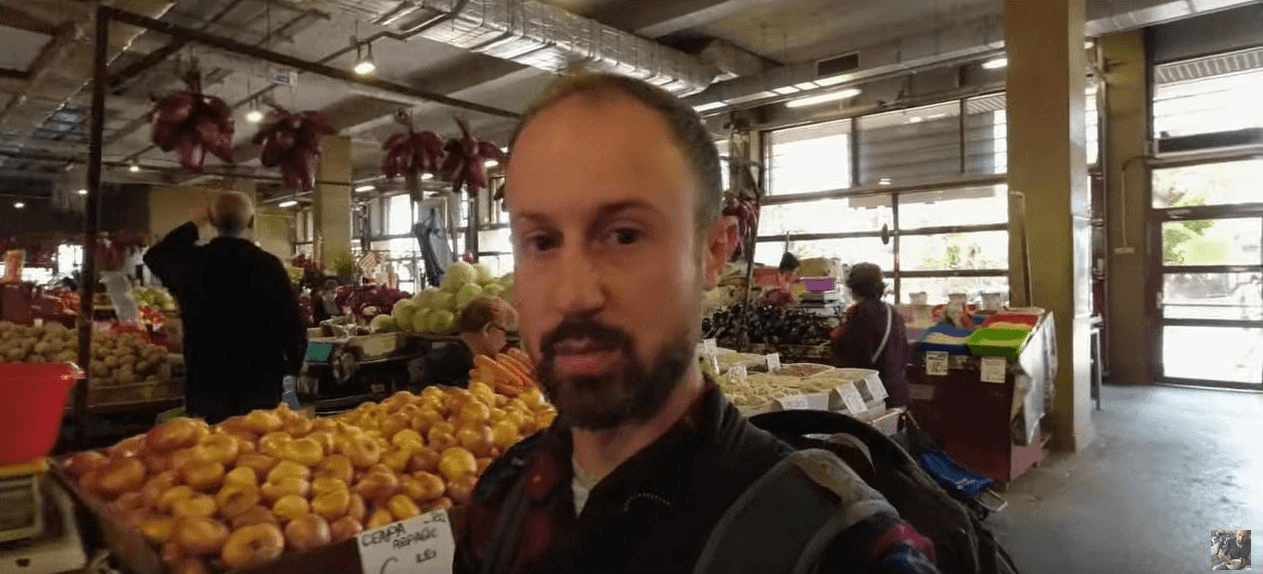 American fascinat de Piața Obor: „Toate produsele sunt așa de proaspete… Mititeii sunt fantastici” VIDEO