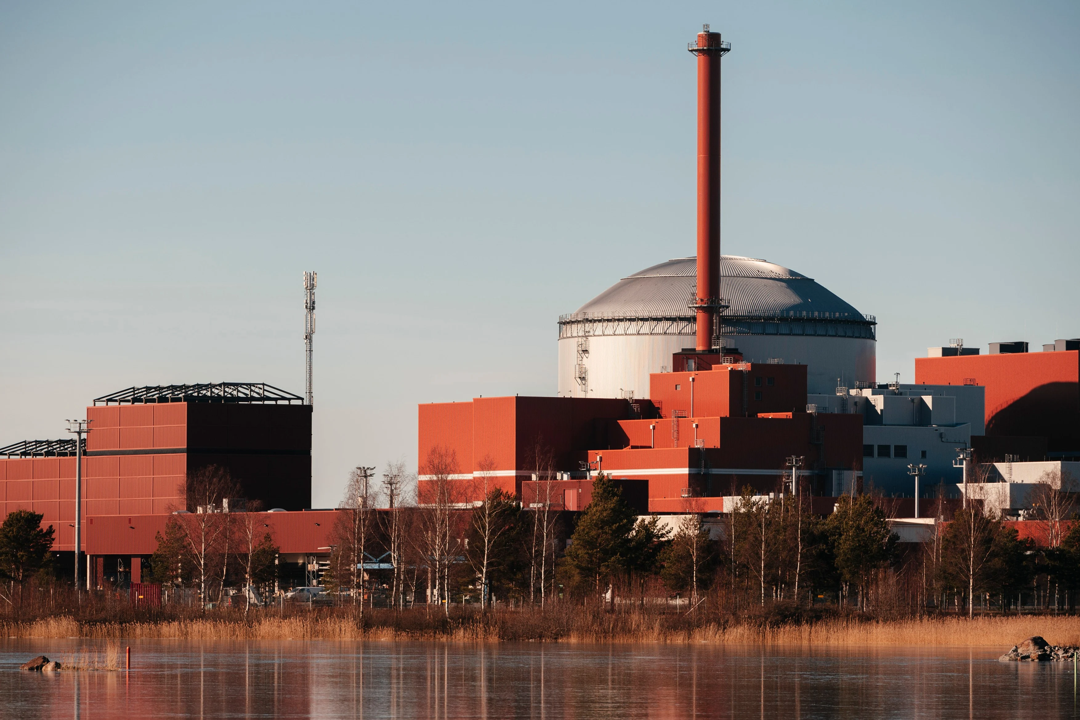 Cel mai mare reactor nuclear din Europa a început să producă electricitate. În ce țară se află