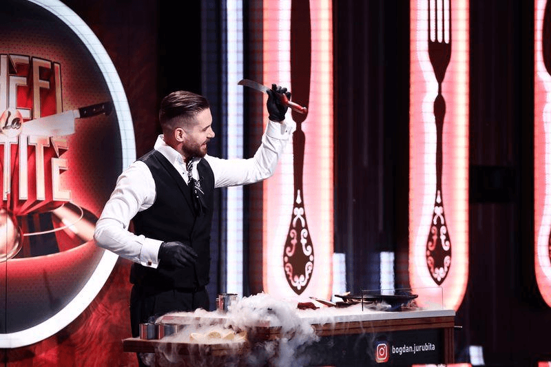 Show cu flăcări și cuțite în platoul Chefi la Cuțite! Cum i-a impresionat un concurent pe chefi VIDEO Show cu flăcări și cuțite în platoul Chefi la Cuțite! Cum i-a impresionat un concurent pe chefi VIDEO