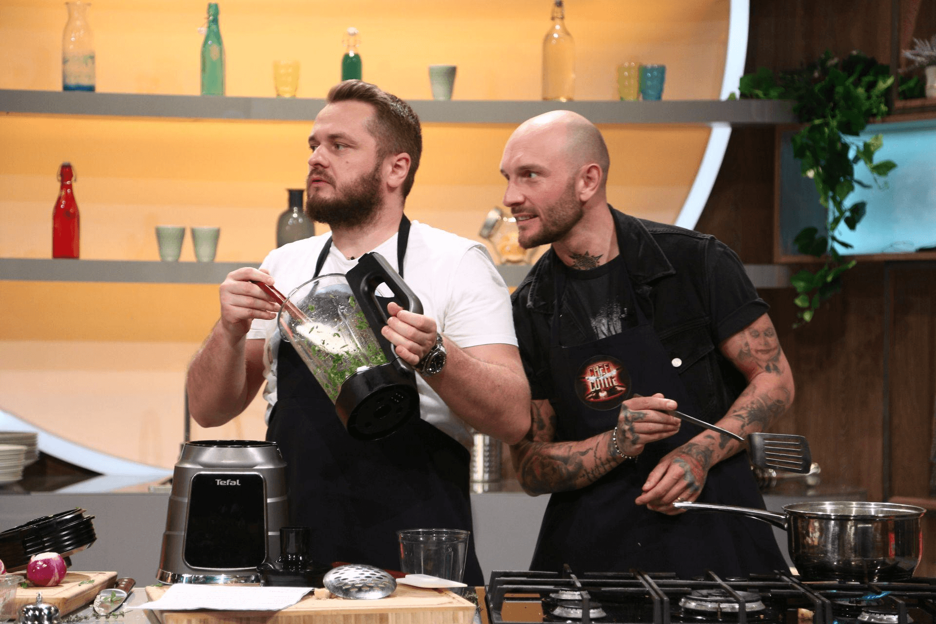 Câștigătorii America Express au gătit special pentru chef Cătălin Scărlătescu. Horia Brenciu a făcut show la degustarea de la Chefi la Cuțite